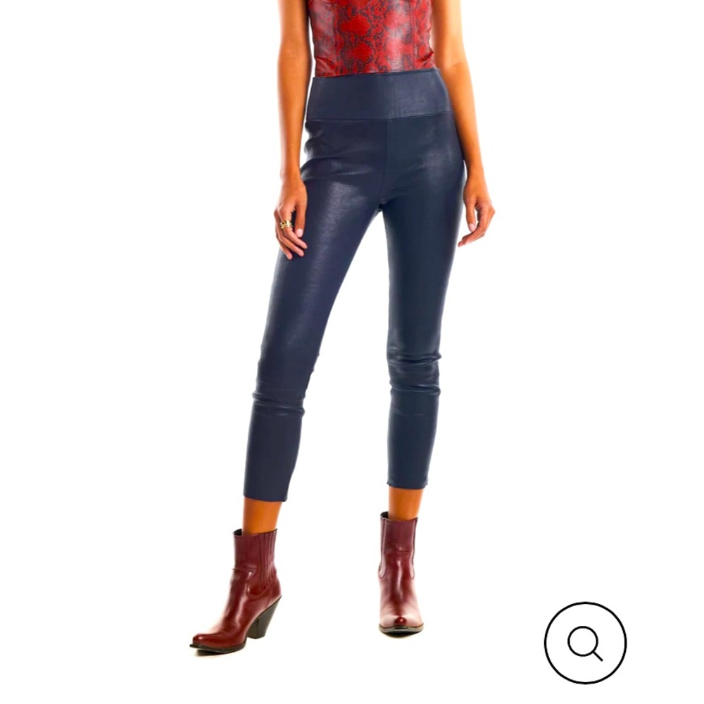 SPRWMN leather capri leggings. Navy. XS